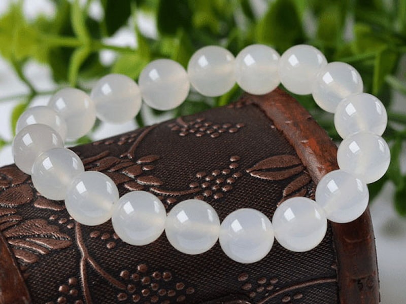 Đá Mã Não trắng giúp bản mệnh cân bằng cảm xúc